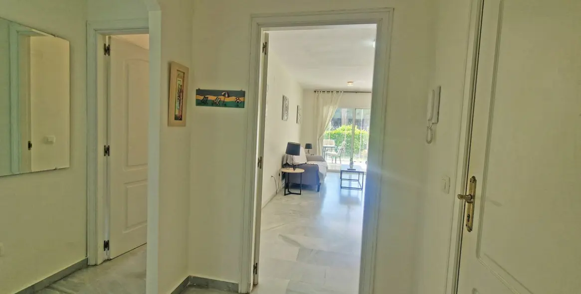 Sale of ground floor apartment in Calahonda 28