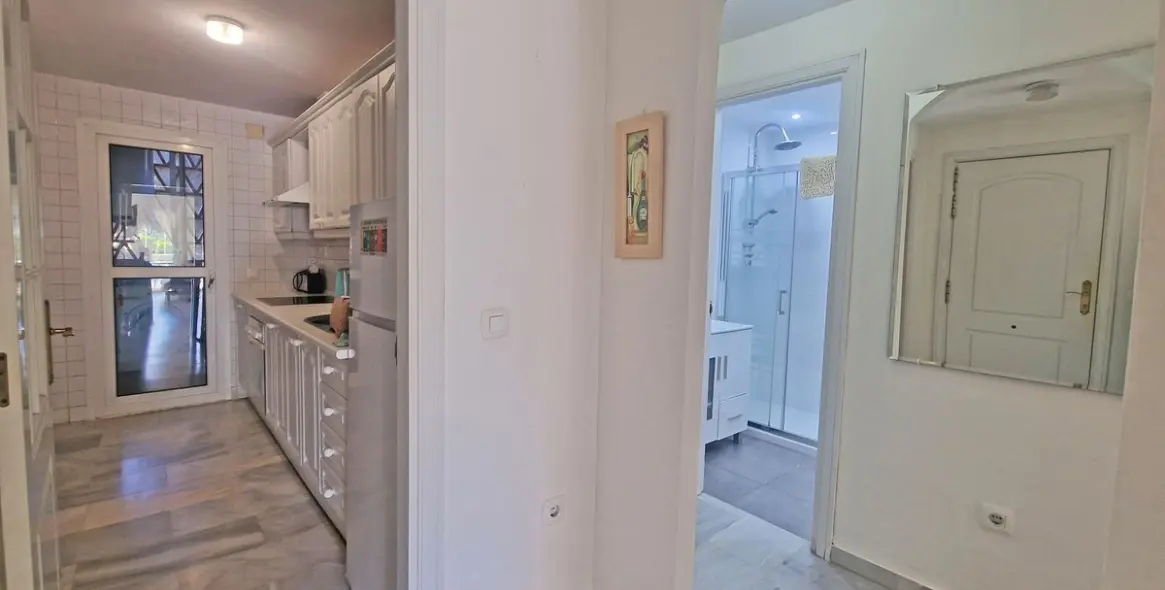 Sale of ground floor apartment in Calahonda 31