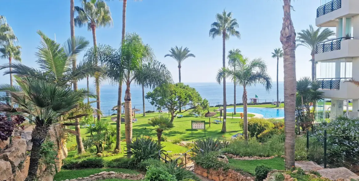 Sale of ground floor apartment in Calahonda 34