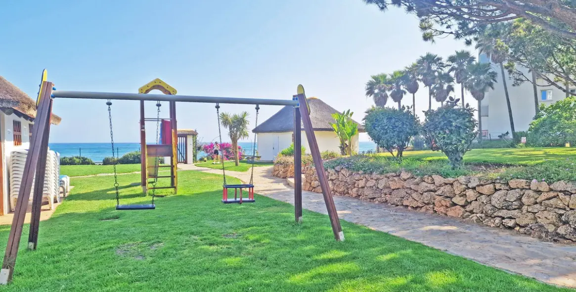 Sale of ground floor apartment in Calahonda 38