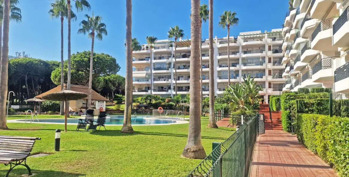 Sale of ground floor apartment in Calahonda 43