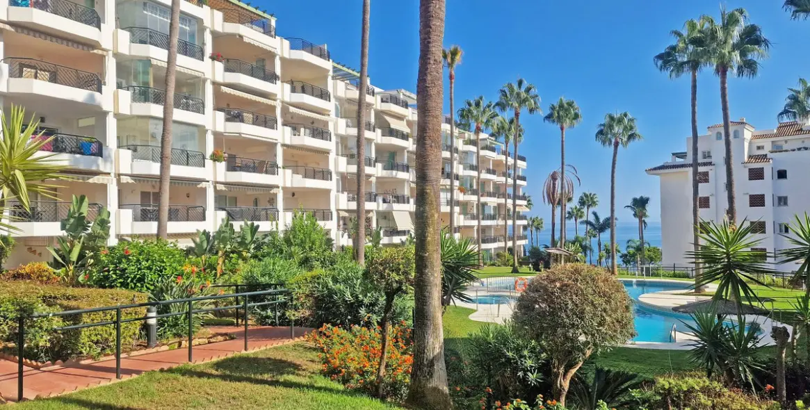 Sale of ground floor apartment in Calahonda 45