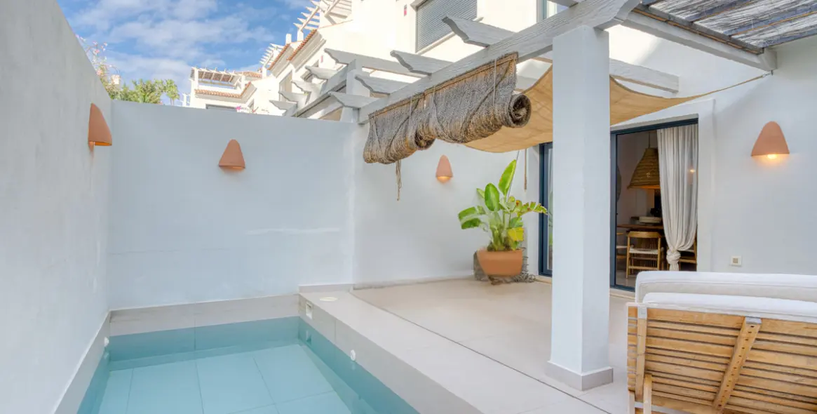 Sale of townhouse in Estepona 1