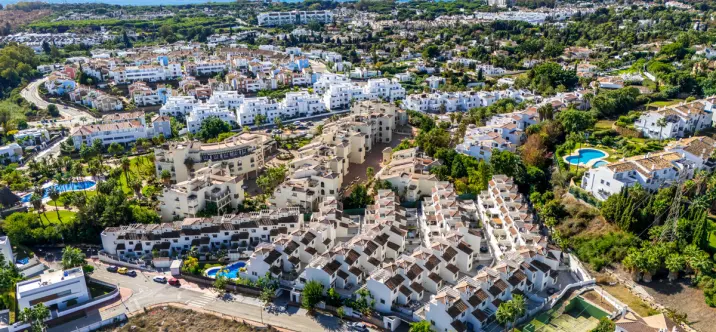 Sale of townhouse in Estepona 2