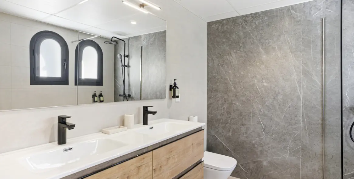 Sale of townhouse in Estepona 12