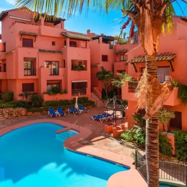Venta de apartamento en planta media en Elviria