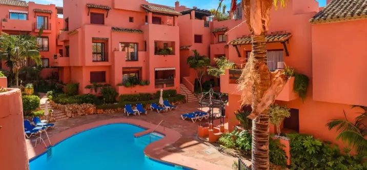 Venta de apartamento en planta media en Elviria 1