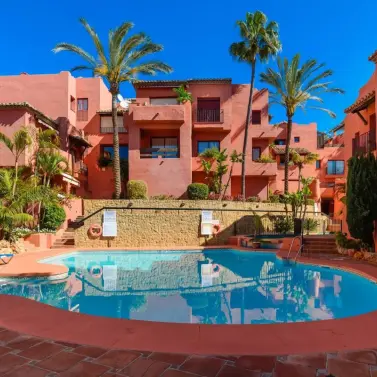 Venta de apartamento en planta media en Elviria