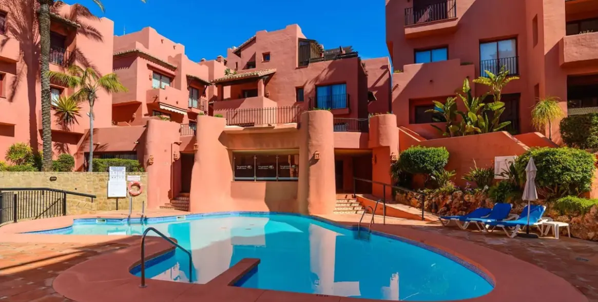 Продажа апартаментов на среднем этаже в Elviria 4