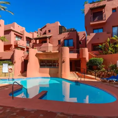 Venta de apartamento en planta media en Elviria