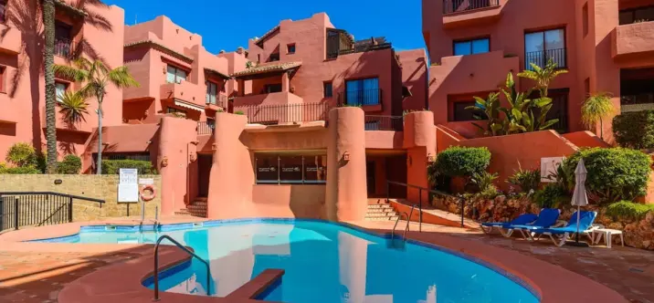 Venta de apartamento en planta media en Elviria 3
