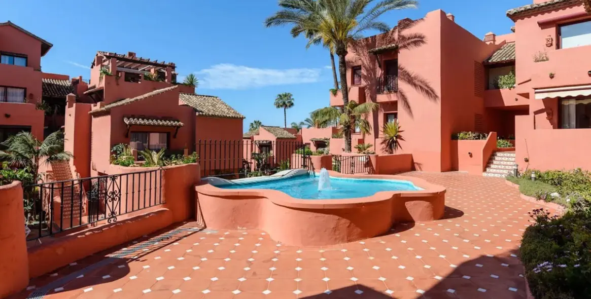 Продажа апартаментов на среднем этаже в Elviria 5