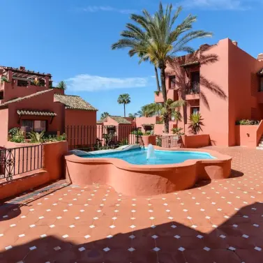 Venta de apartamento en planta media en Elviria