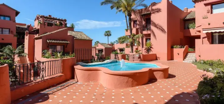 Venta de apartamento en planta media en Elviria 4