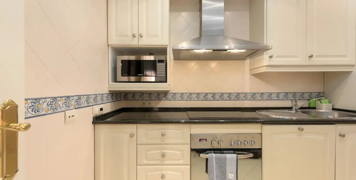 Продажа апартаментов на среднем этаже в Elviria 14