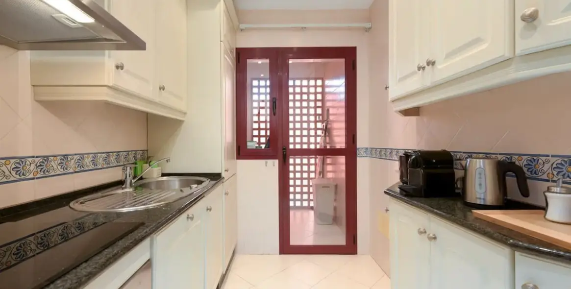 Продажа апартаментов на среднем этаже в Elviria 15