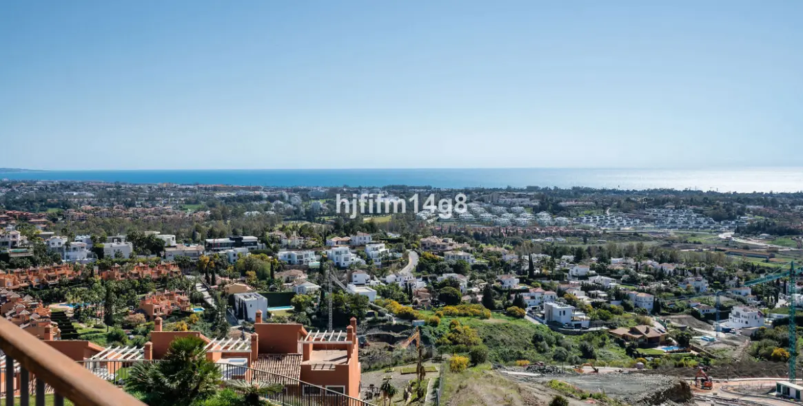 Sale of penthouse in Benahavís 2