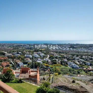 Sale of penthouse in Benahavís