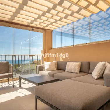 Sale of penthouse in Benahavís