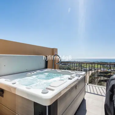 Sale of penthouse in Benahavís