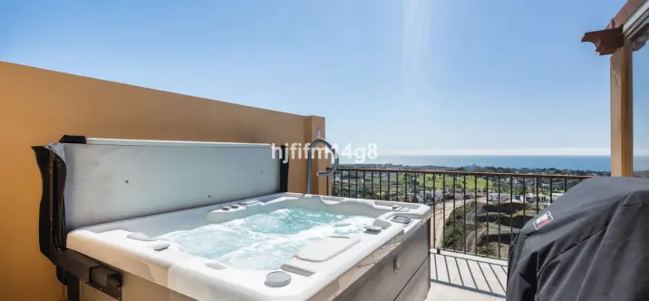 Sale of penthouse in Benahavís 3