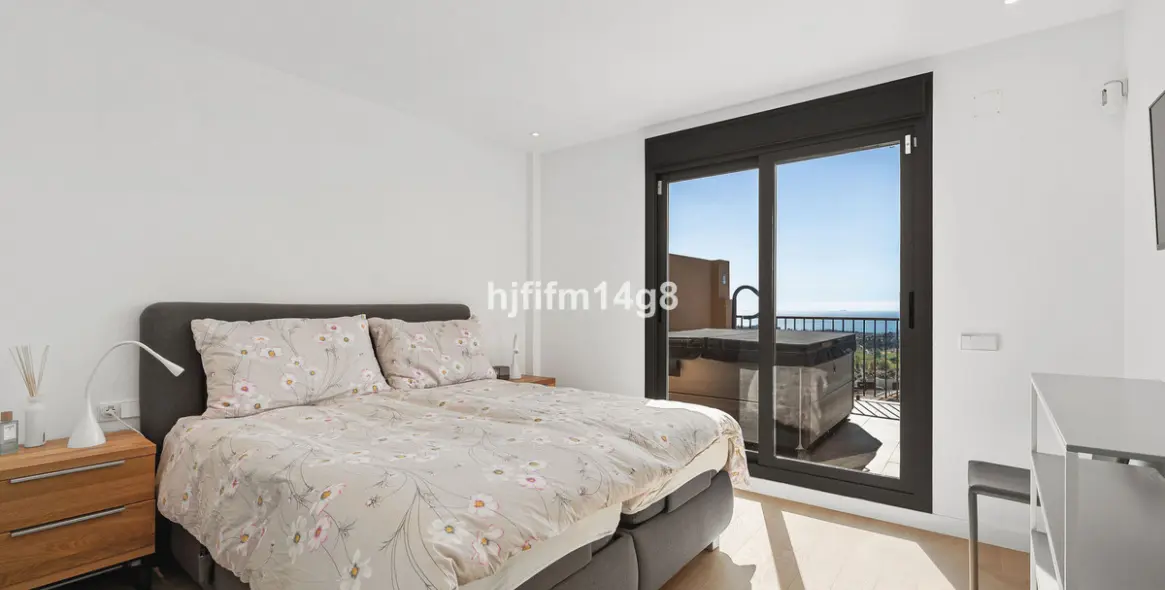 Sale of penthouse in Benahavís 13