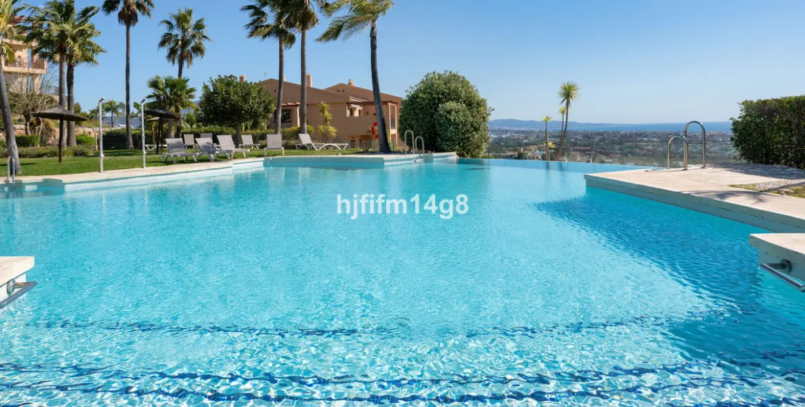 Sale of penthouse in Benahavís 18