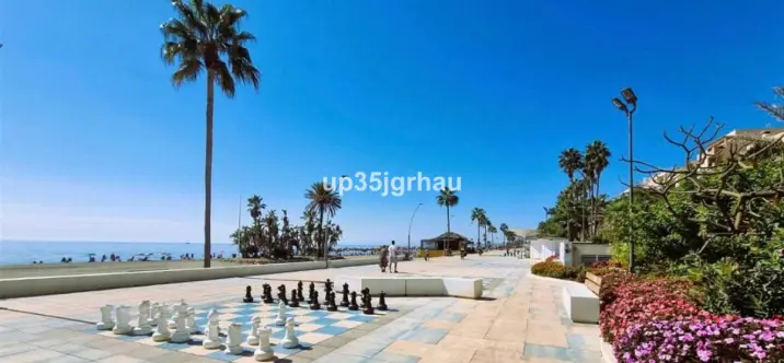 Sale of middle floor apartment in Estepona 0