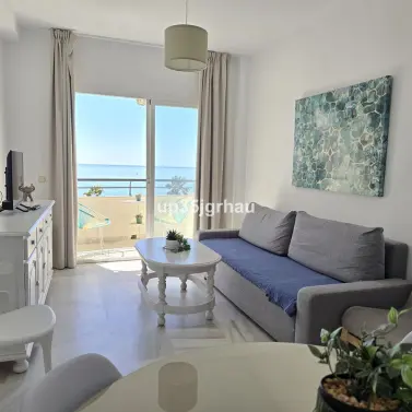 Sale of middle floor apartment in Estepona