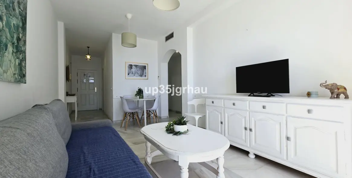 Sale of middle floor apartment in Estepona 4