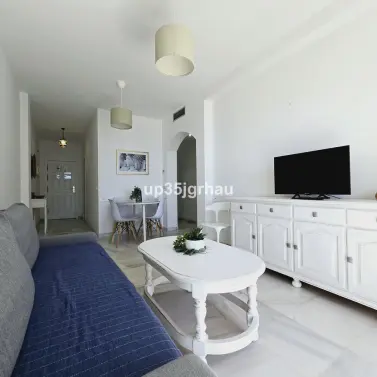 Sale of middle floor apartment in Estepona