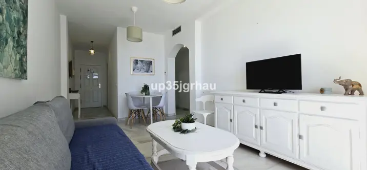 Sale of middle floor apartment in Estepona 3