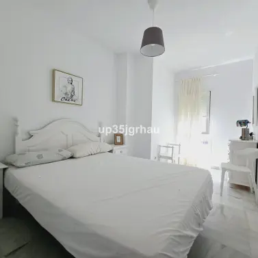 Sale of middle floor apartment in Estepona