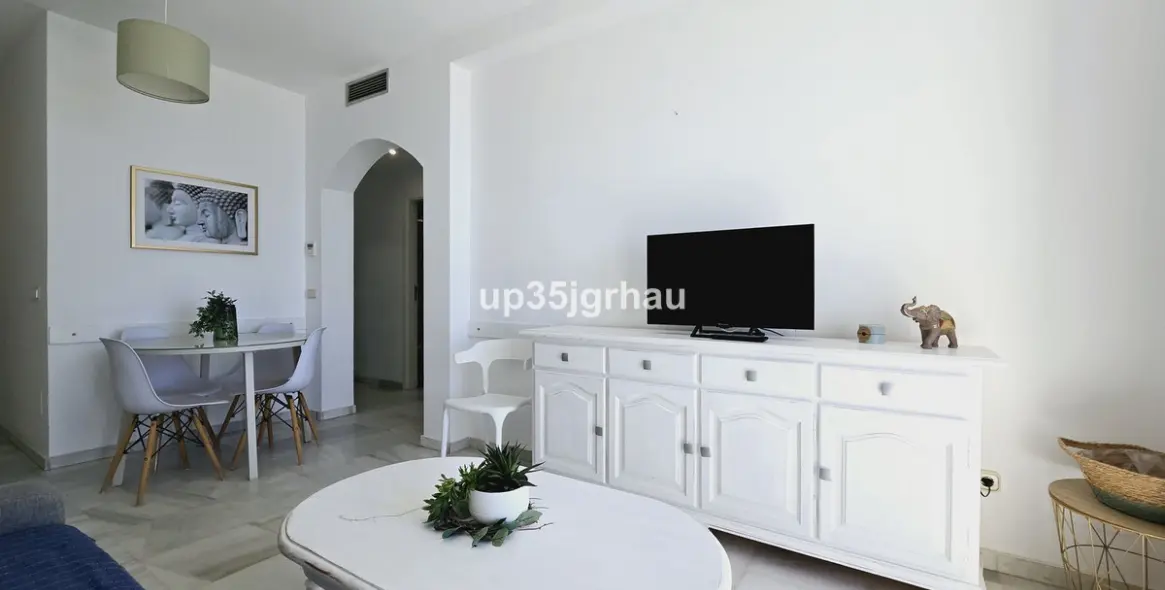 Sale of middle floor apartment in Estepona 9