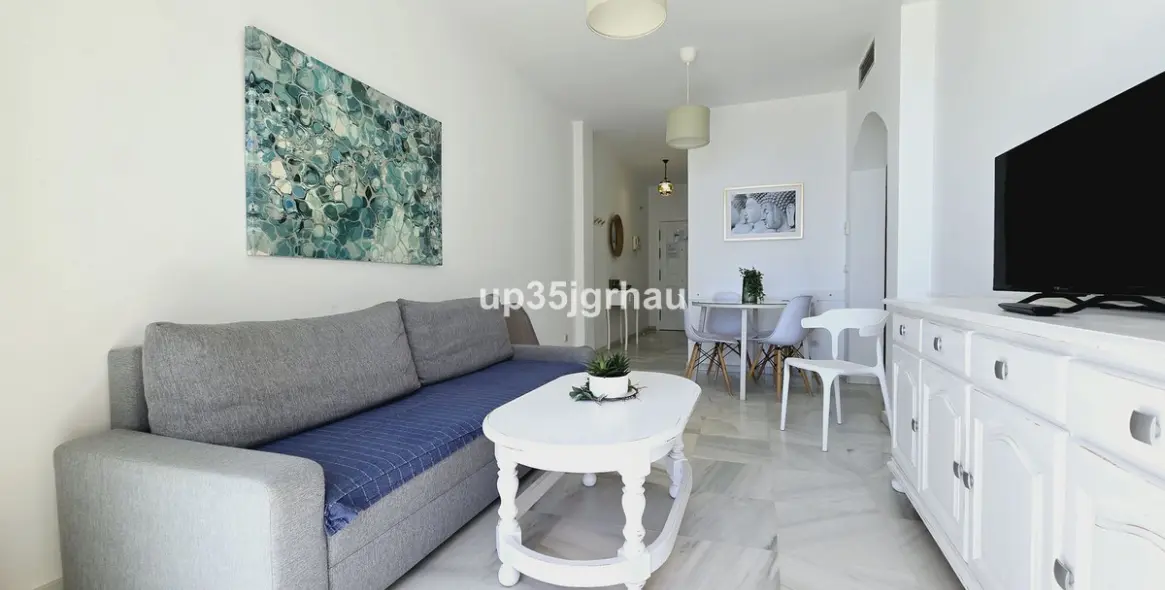 Sale of middle floor apartment in Estepona 10