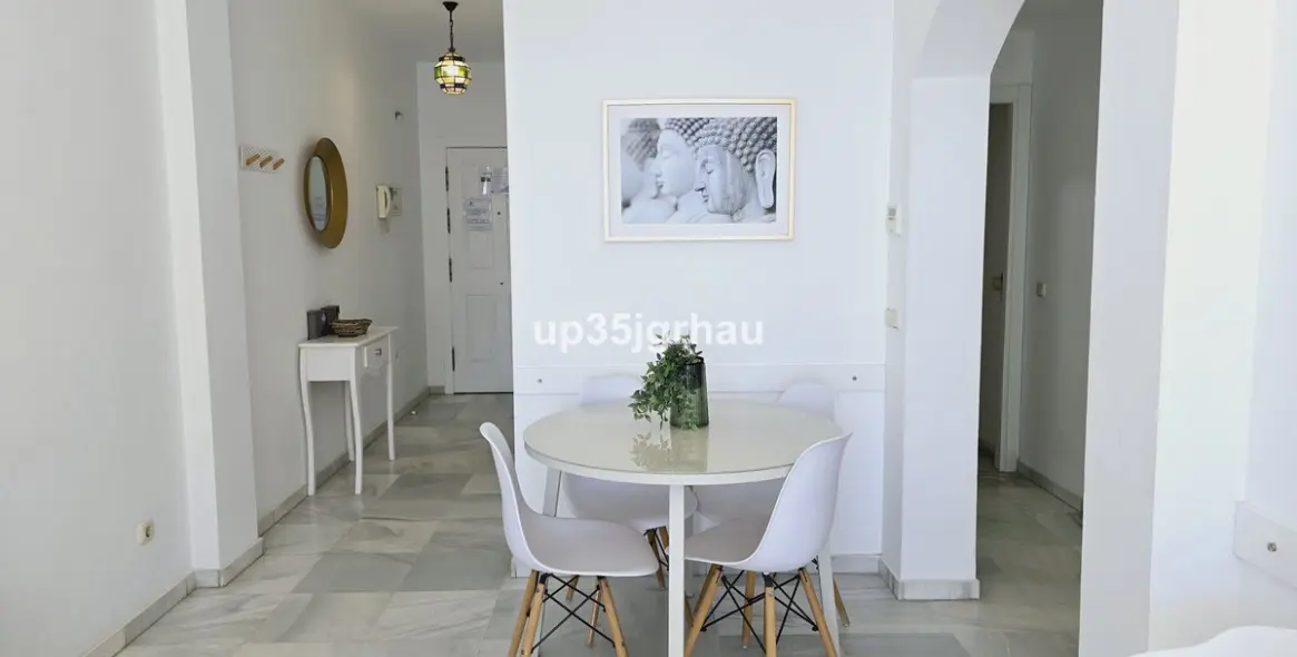 Sale of middle floor apartment in Estepona 11