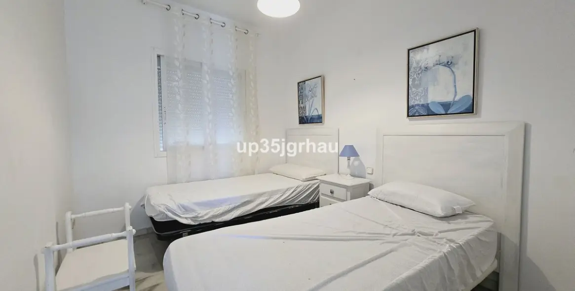 Sale of middle floor apartment in Estepona 13