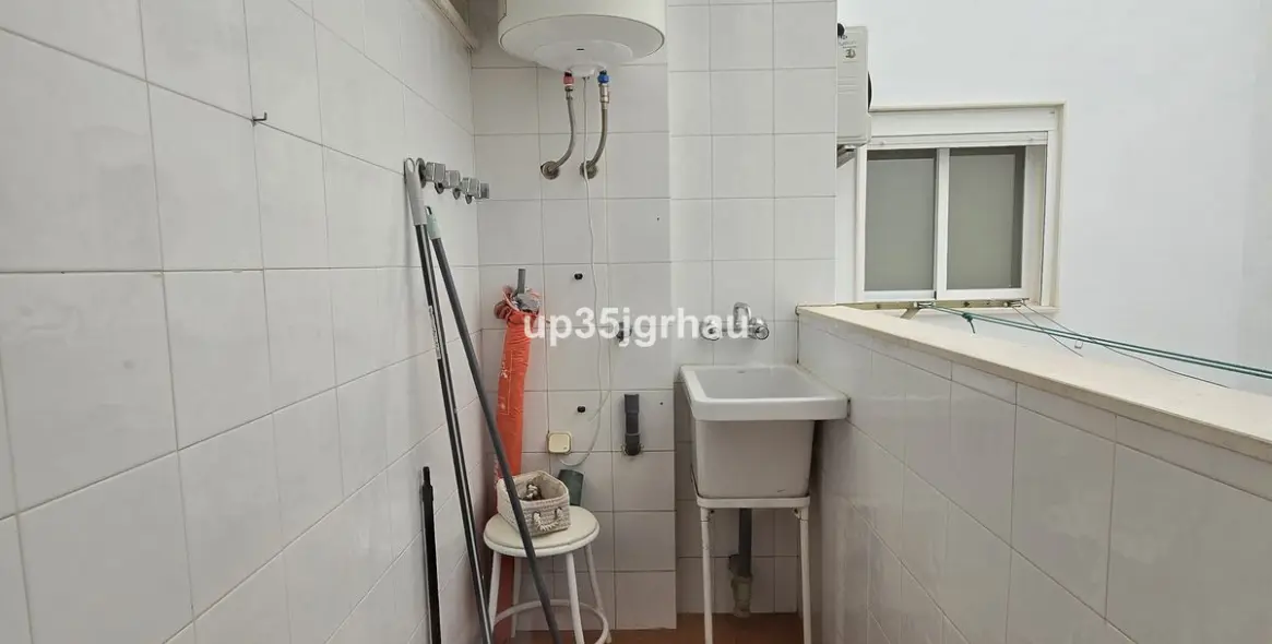 Sale of middle floor apartment in Estepona 19