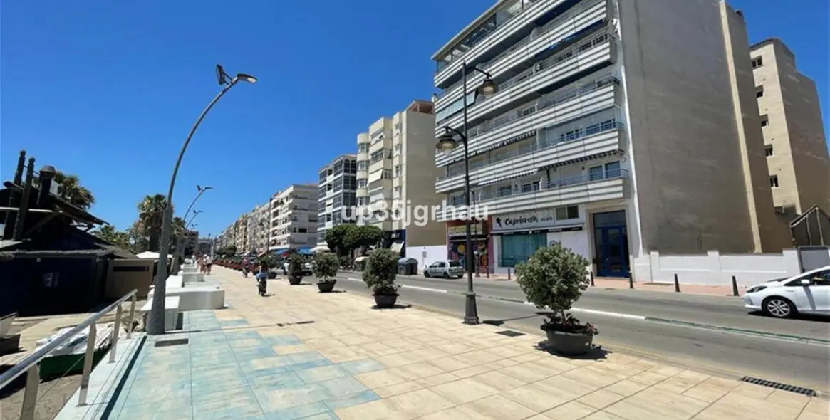 Sale of middle floor apartment in Estepona 21