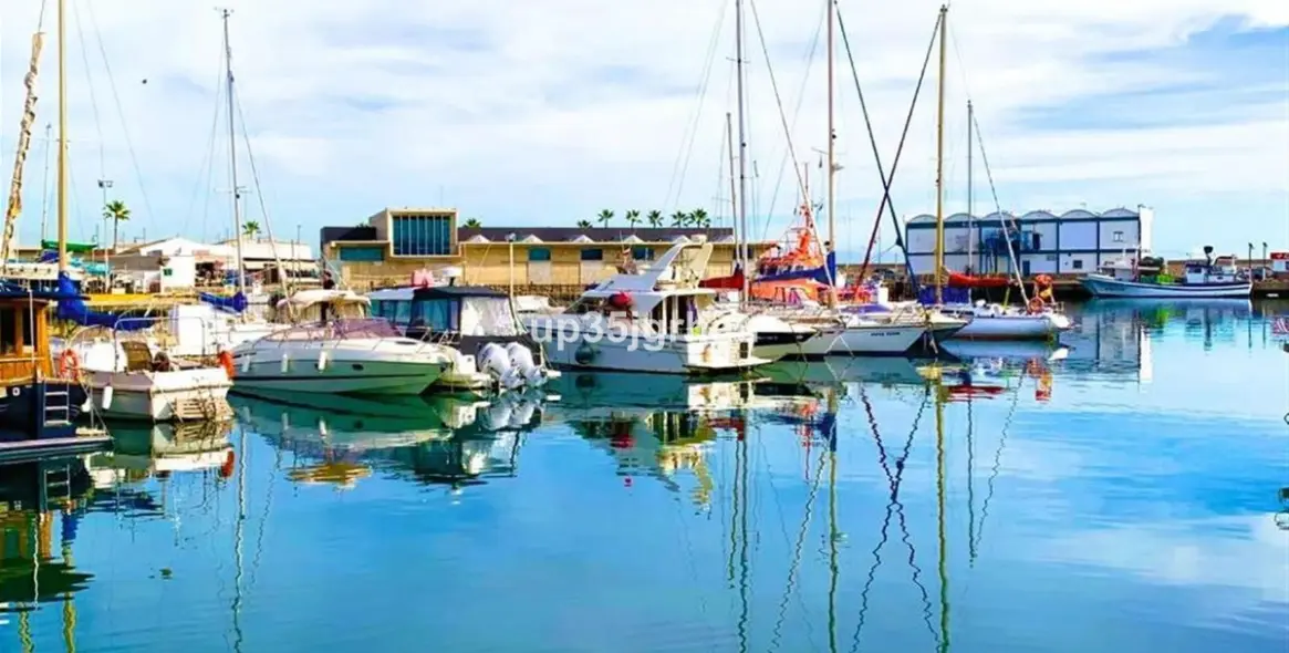 Sale of middle floor apartment in Estepona 22