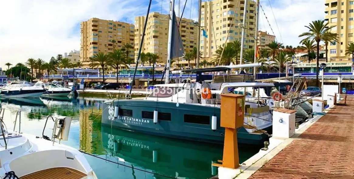 Sale of middle floor apartment in Estepona 23