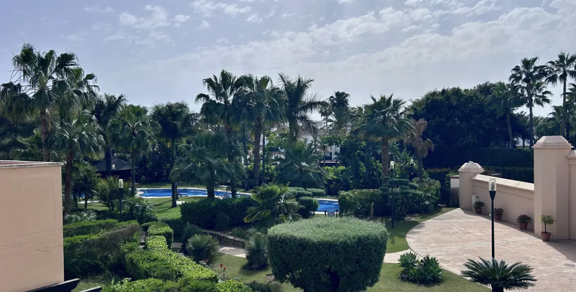 Продажа апартаментов на среднем этаже в Puerto Banús 1