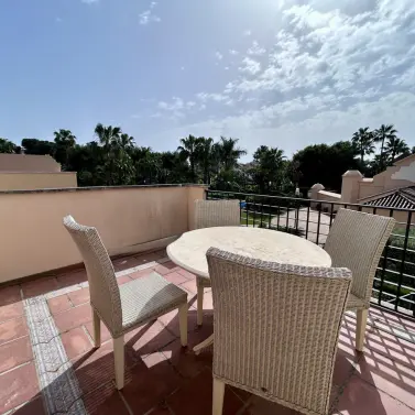 Продажа апартаментов на среднем этаже в Puerto Banús