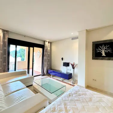 Продажа апартаментов на среднем этаже в Puerto Banús