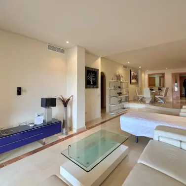 Продажа апартаментов на среднем этаже в Puerto Banús