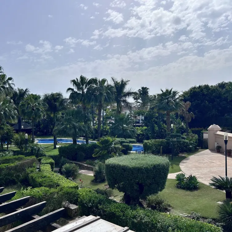 Продажа апартаментов на среднем этаже в Puerto Banús