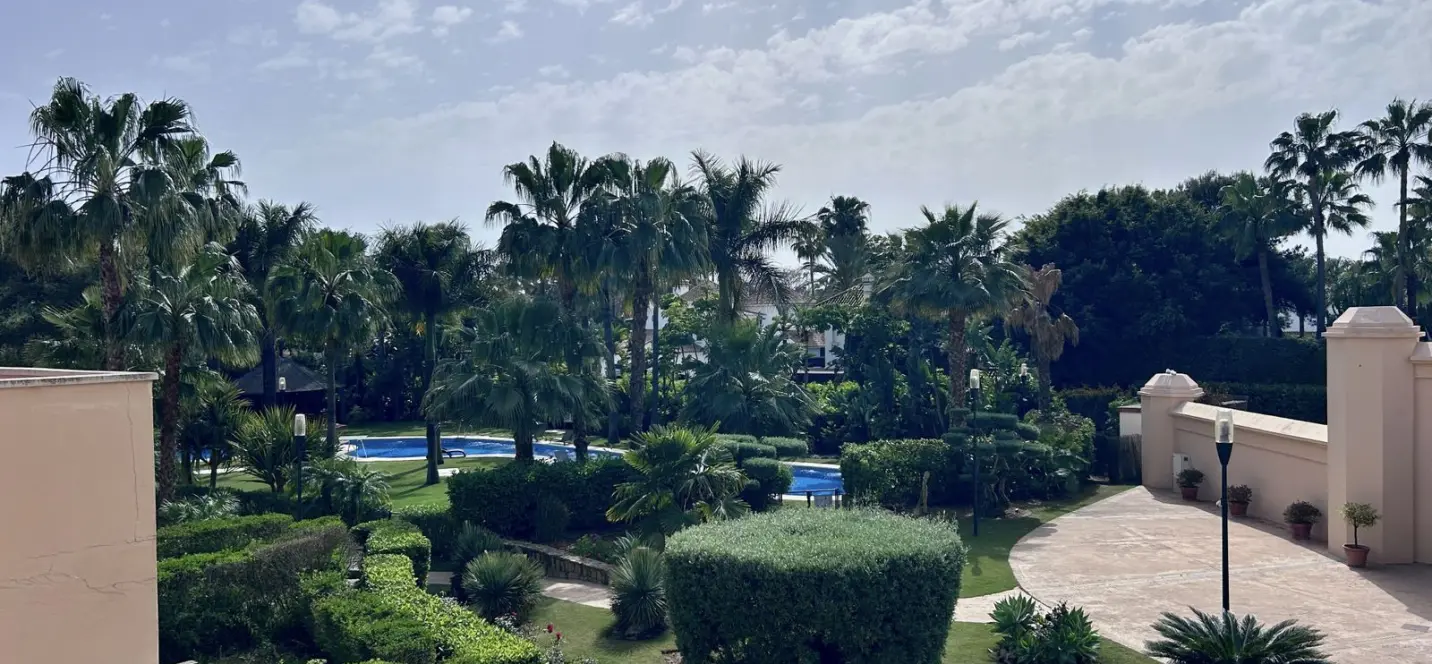 Продажа апартаментов на среднем этаже в Puerto Banús 0