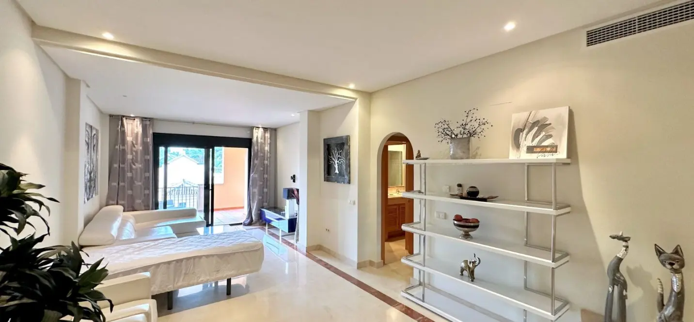 Продажа апартаментов на среднем этаже в Puerto Banús 3