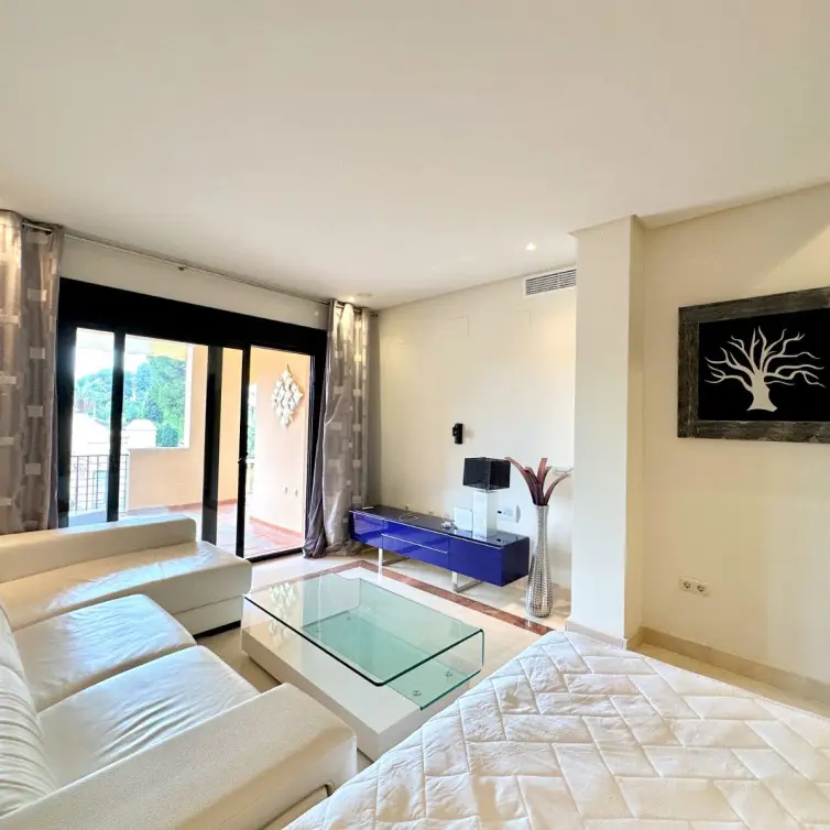 Продажа апартаментов на среднем этаже в Puerto Banús
