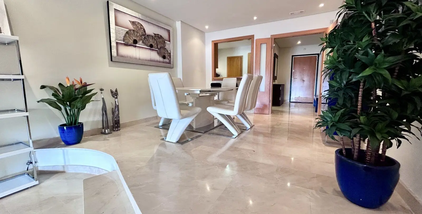 Venta de apartamento en planta media en Puerto Banús 7